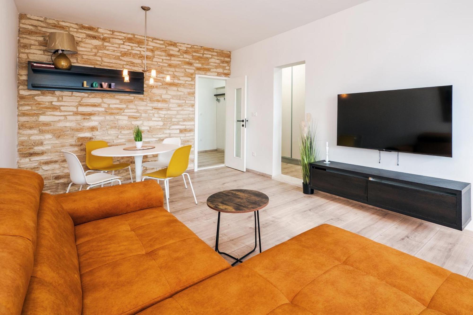 3-Bedroom Sea View Apartment - Balcony, Elevator - Spinut, Split