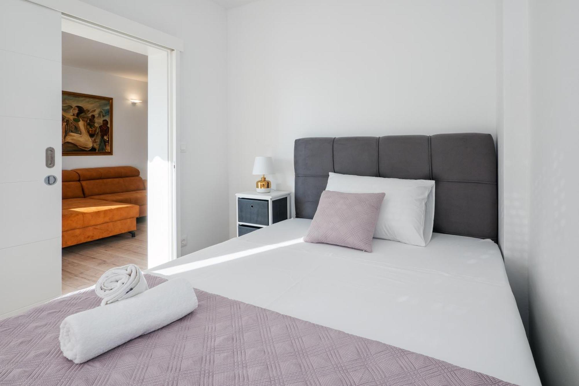3-Bedroom Sea View Apartment - Balcony, Elevator - Spinut, Split Split